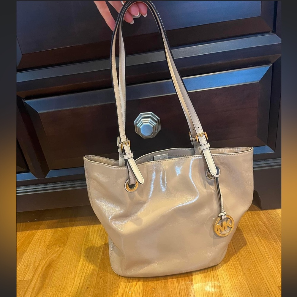 Michael Kors beige purse